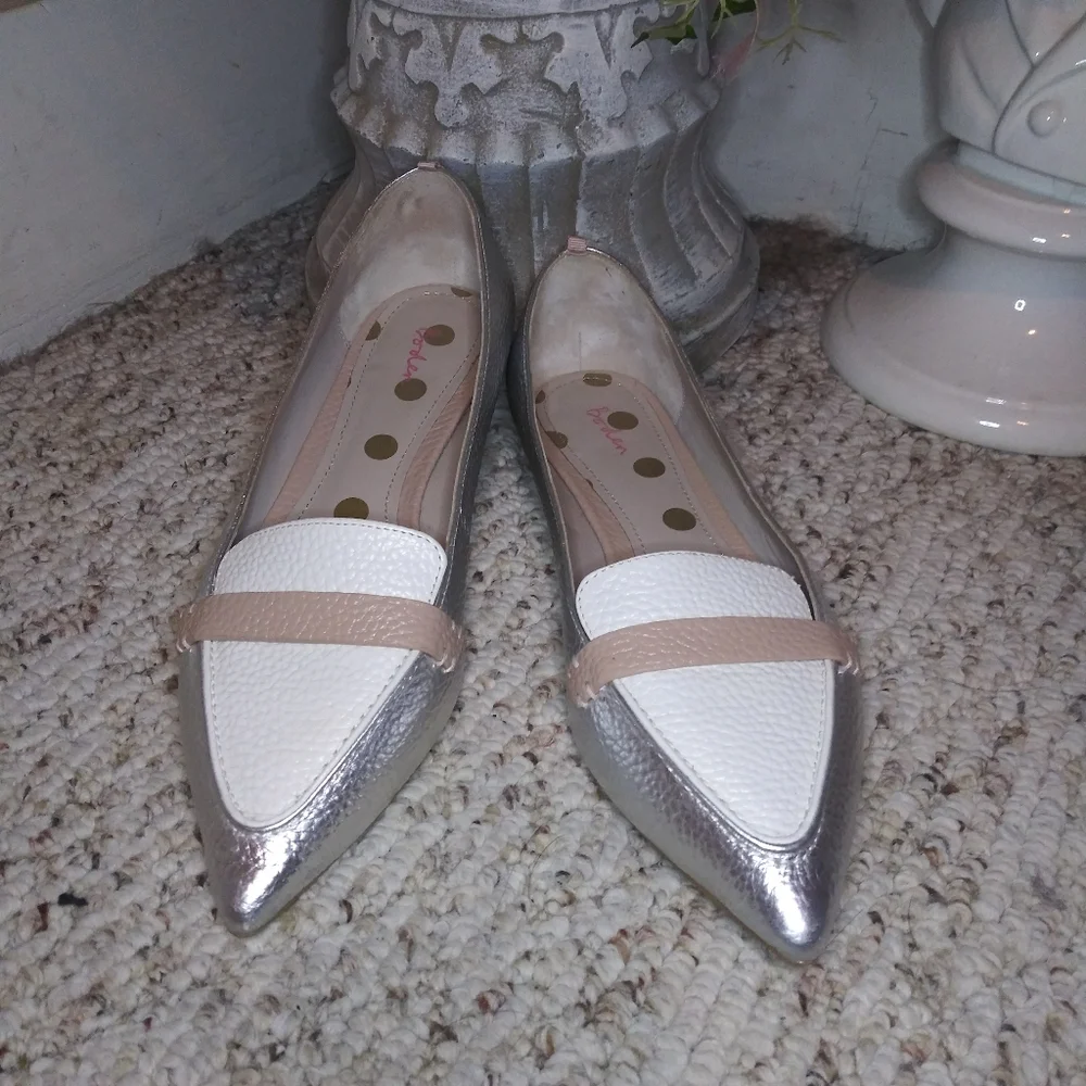 Boden Cordelia Silver & White Pebbled Leather, Color Blocked Pointed Toe Loafers - Picture 1 of 8